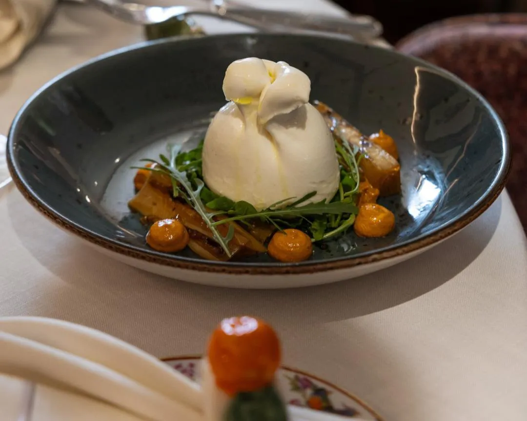 wBurrata y pesto de tomates secos